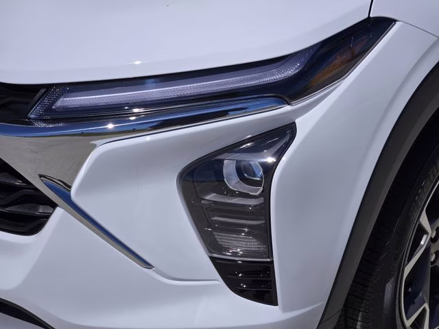 2026 Summit White Chevrolet Trax LT FWD SUV