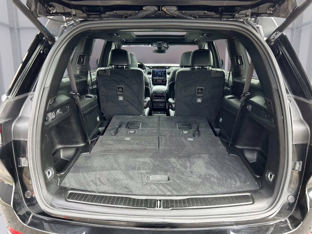 2024 Diamond Black Crystal Pearlcoat Jeep Grand Cherokee L Limited 4X4 SUV