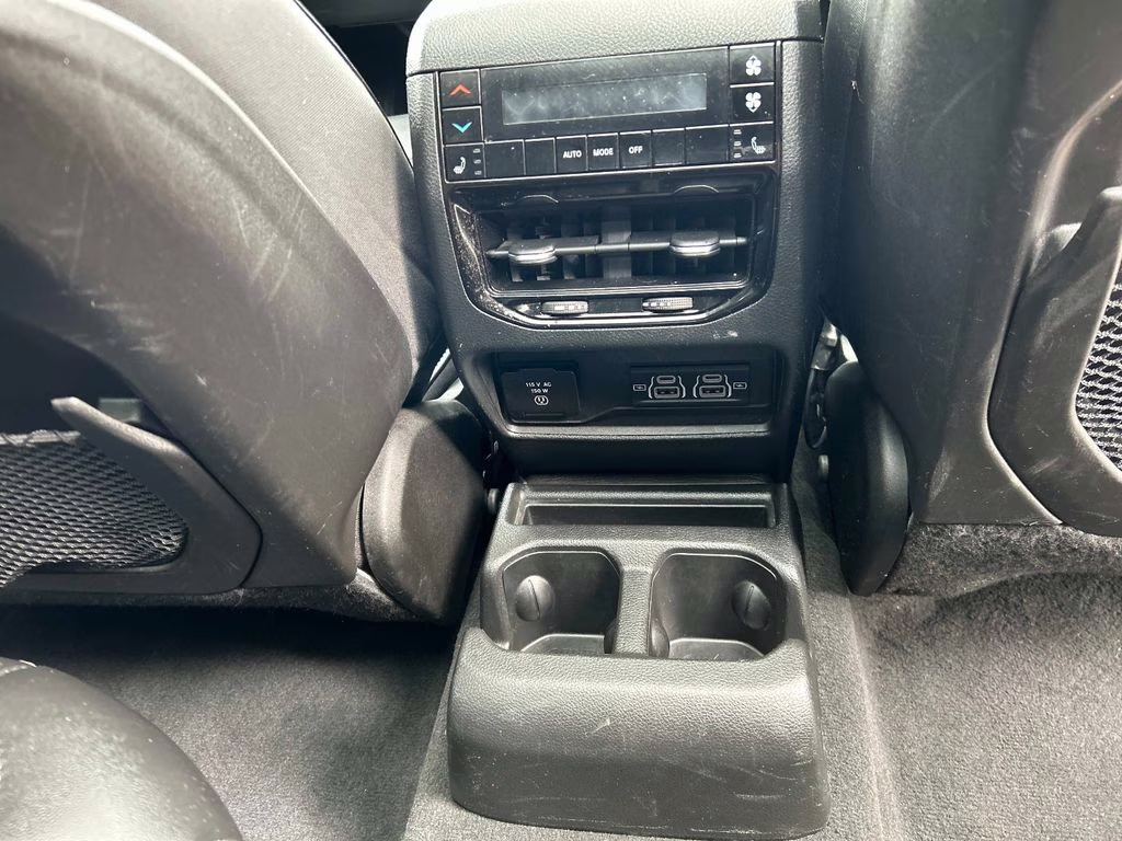 2024 Diamond Black Crystal Pearlcoat Jeep Grand Cherokee L Limited 4X4 SUV