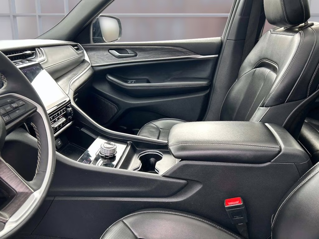 2024 Diamond Black Crystal Pearlcoat Jeep Grand Cherokee L Limited 4X4 SUV