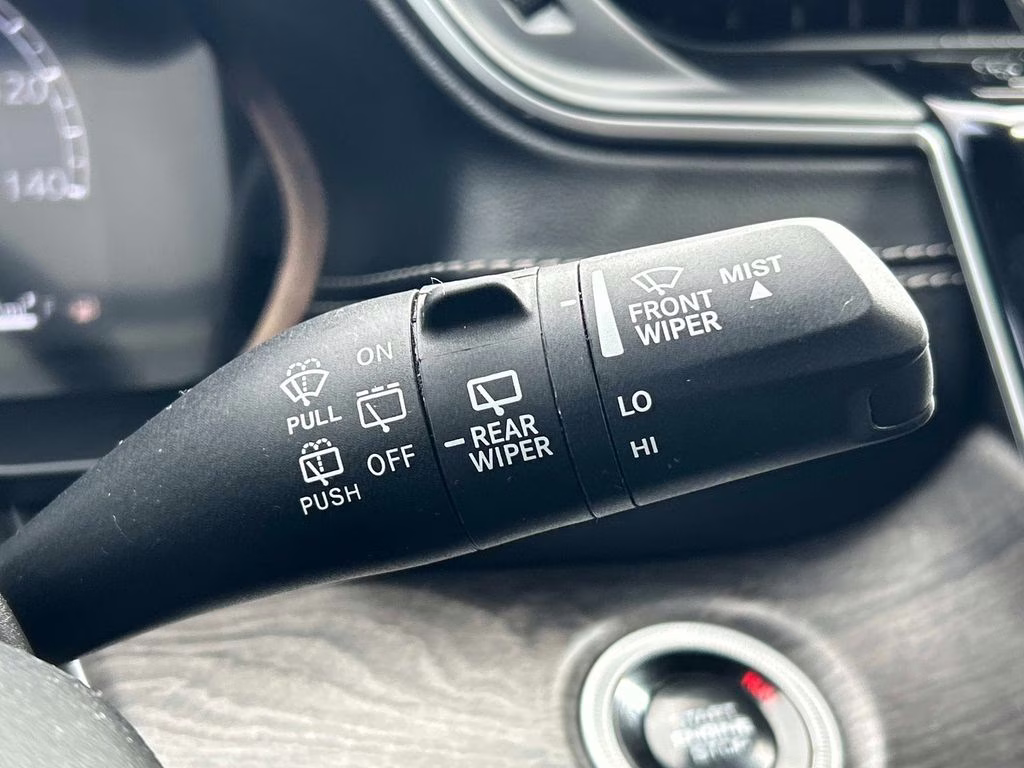 2024 Diamond Black Crystal Pearlcoat Jeep Grand Cherokee L Limited 4X4 SUV