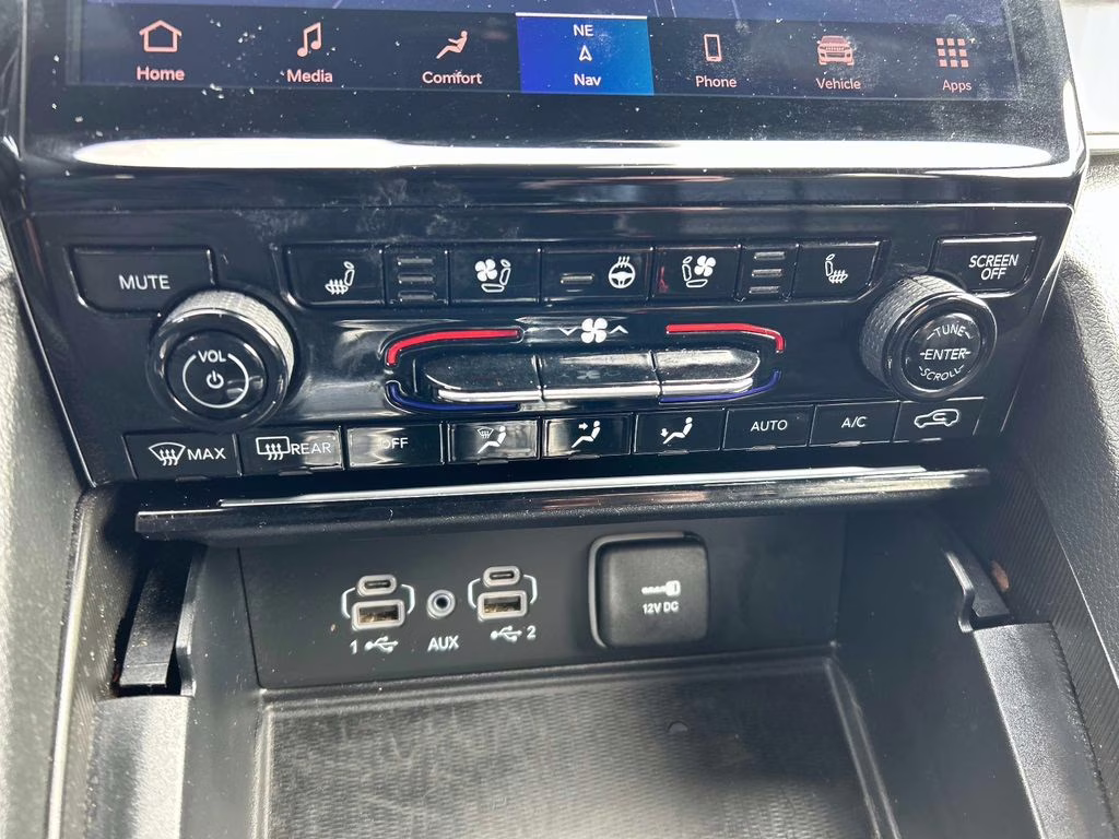 2024 Diamond Black Crystal Pearlcoat Jeep Grand Cherokee L Limited 4X4 SUV