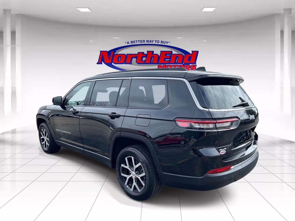 2024 Diamond Black Crystal Pearlcoat Jeep Grand Cherokee L Limited 4X4 SUV