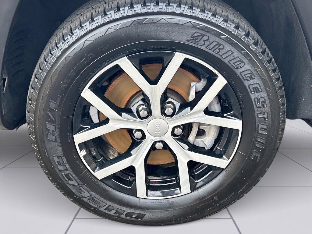 2024 Diamond Black Crystal Pearlcoat Jeep Grand Cherokee L Limited 4X4 SUV