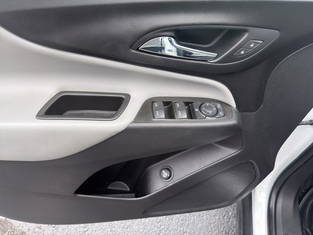2021 Summit White Chevrolet Equinox LT FWD SUV