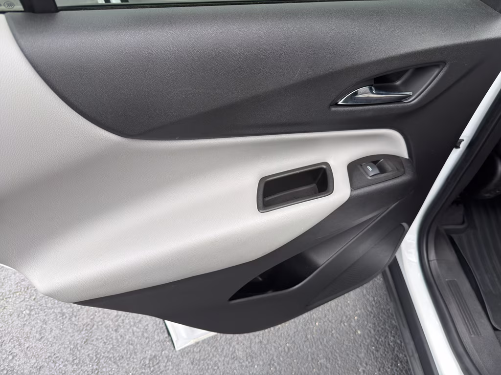2021 Summit White Chevrolet Equinox LT FWD SUV