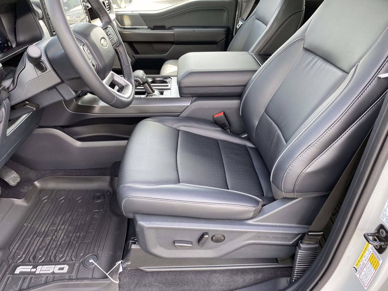 2026 Avalanche Ford F-150 Lariat 4X4 Truck