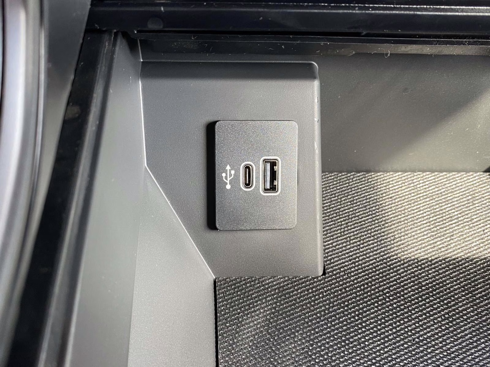 2026 Avalanche Ford F-150 Lariat 4X4 Truck