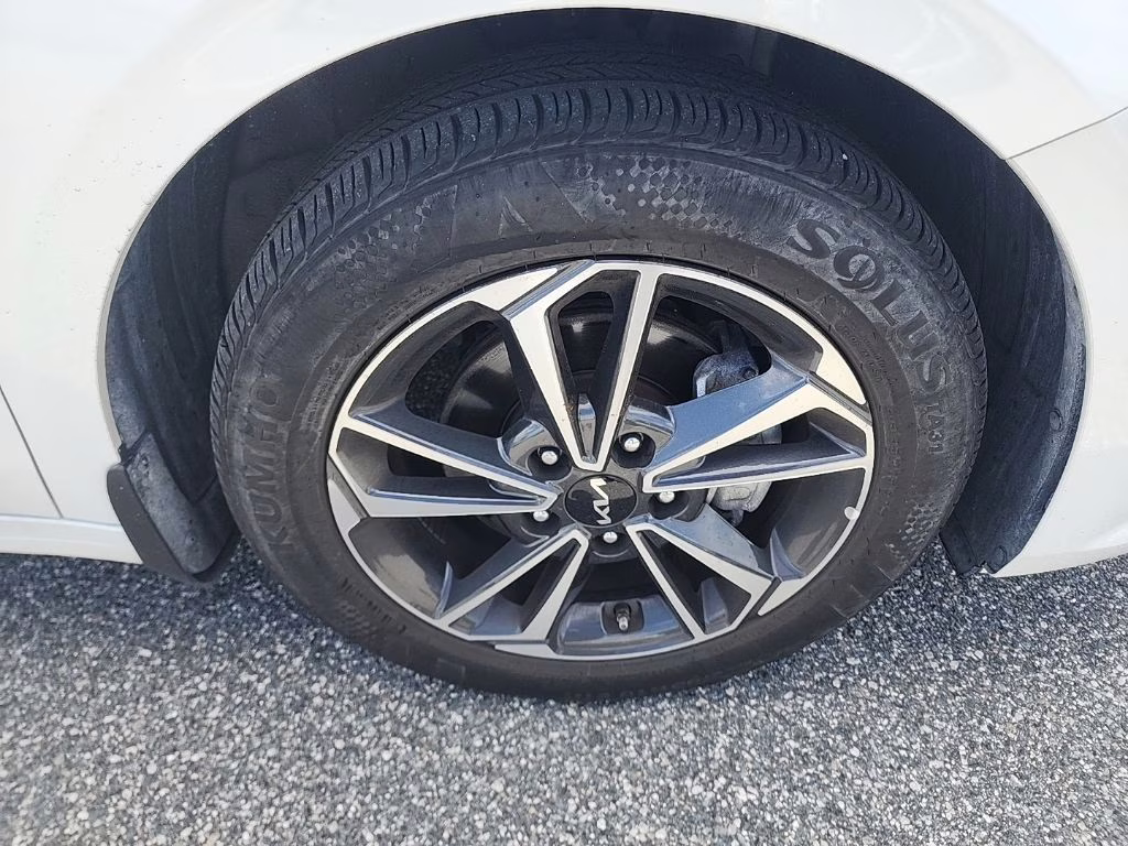 2024 Clear White Kia Forte LXS FWD Sedan