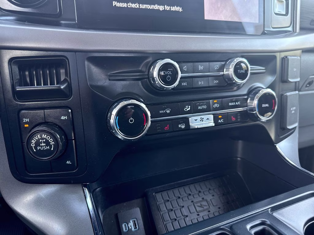 2024 Agate Black Metallic Ford F-150 XLT 4X4 Truck