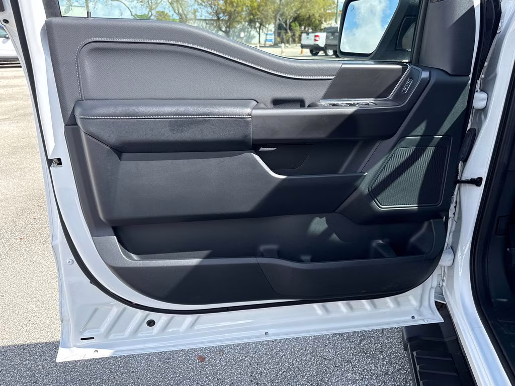 2024 Oxford White Ford F-150 XLT 4X4 Truck