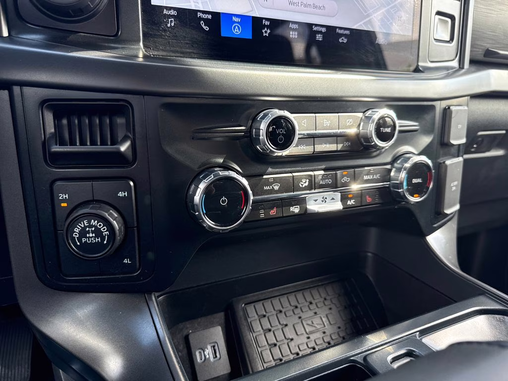 2024 Oxford White Ford F-150 XLT 4X4 Truck