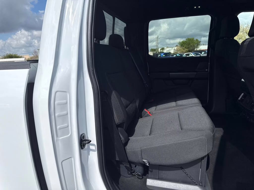 2024 Oxford White Ford F-150 XLT 4X4 Truck