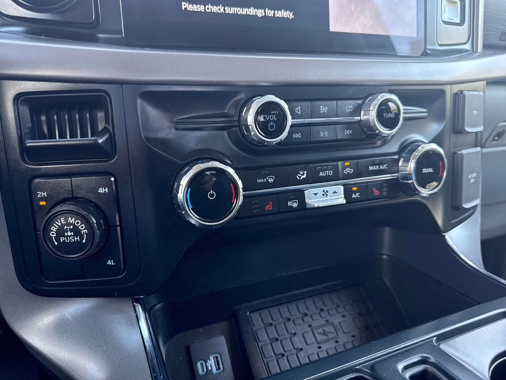 2024 Agate Black Metallic Ford F-150 XLT 4X4 Truck