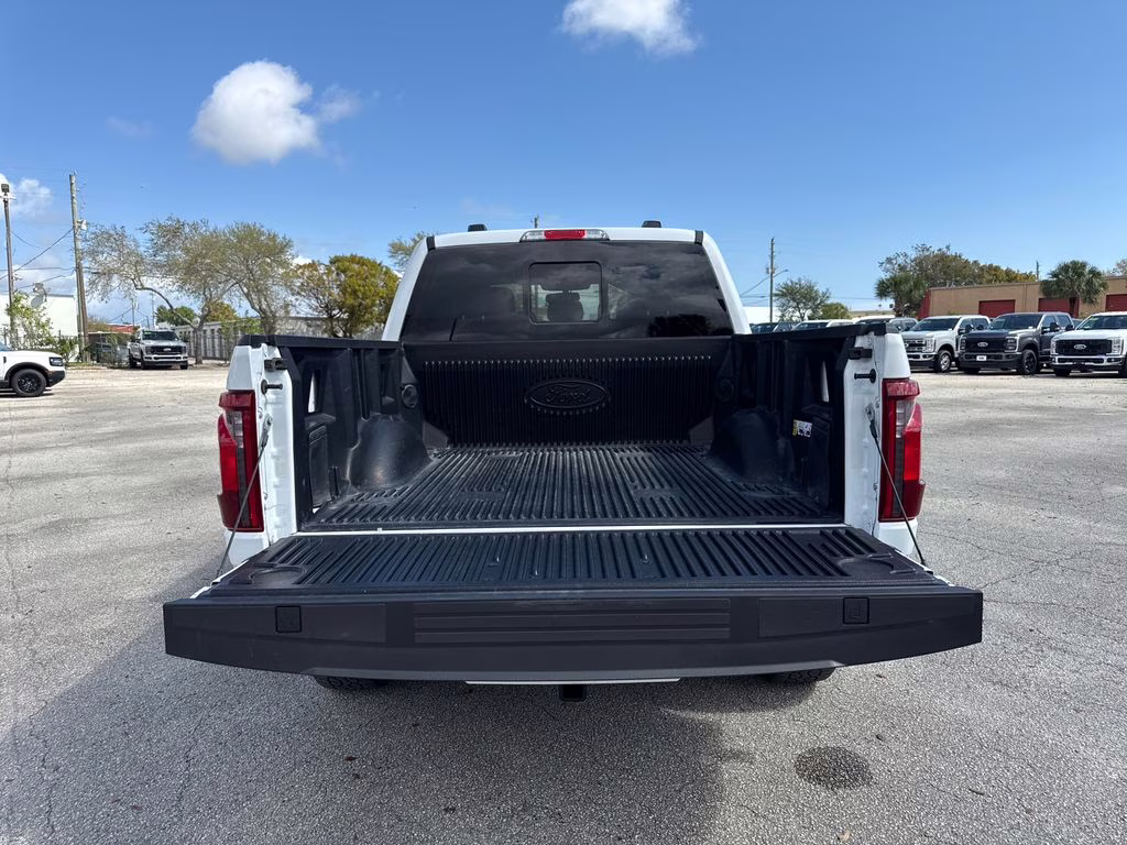 2024 Oxford White Ford F-150 XLT 4X4 Truck