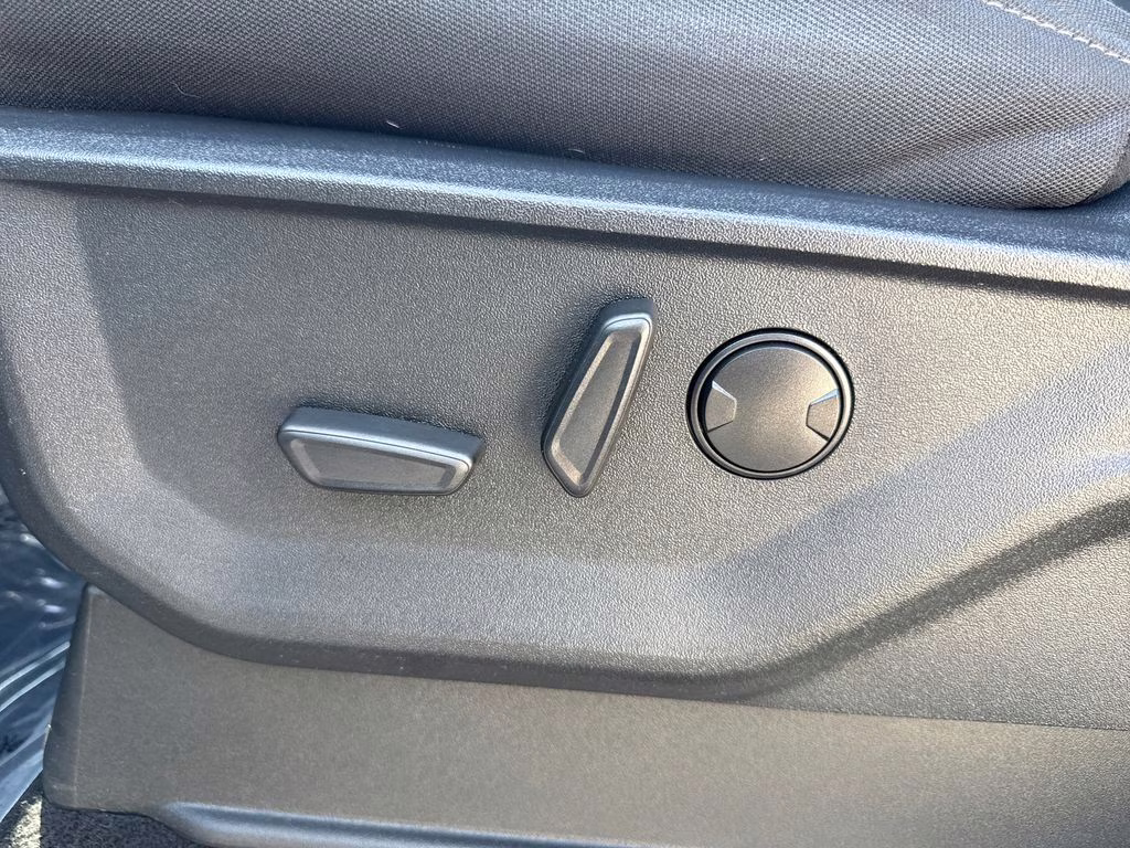 2024 Oxford White Ford F-150 XLT 4X4 Truck