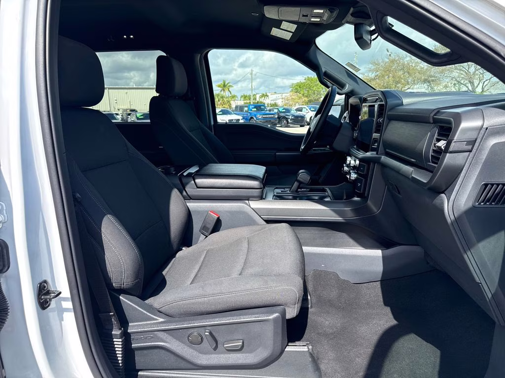 2024 Oxford White Ford F-150 XLT 4X4 Truck