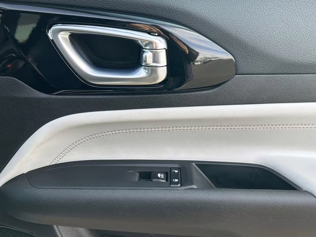 2025 Silver Zynith Metallic Clearcoat Jeep Compass Limited 4X4 SUV