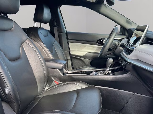 2025 Silver Zynith Metallic Clearcoat Jeep Compass Limited 4X4 SUV