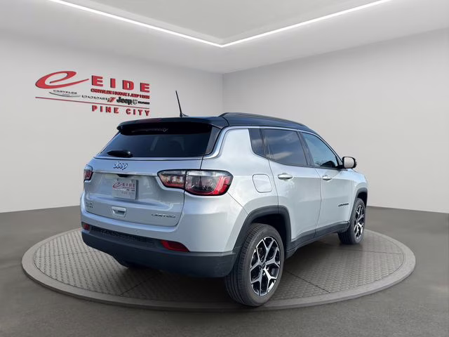 2025 Silver Zynith Metallic Clearcoat Jeep Compass Limited 4X4 SUV