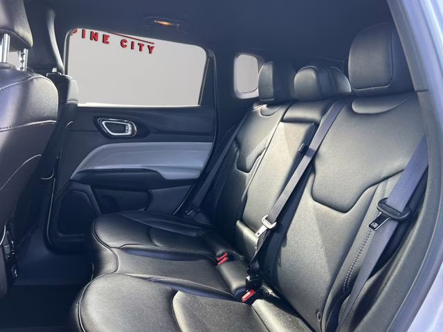 2025 Silver Zynith Metallic Clearcoat Jeep Compass Limited 4X4 SUV