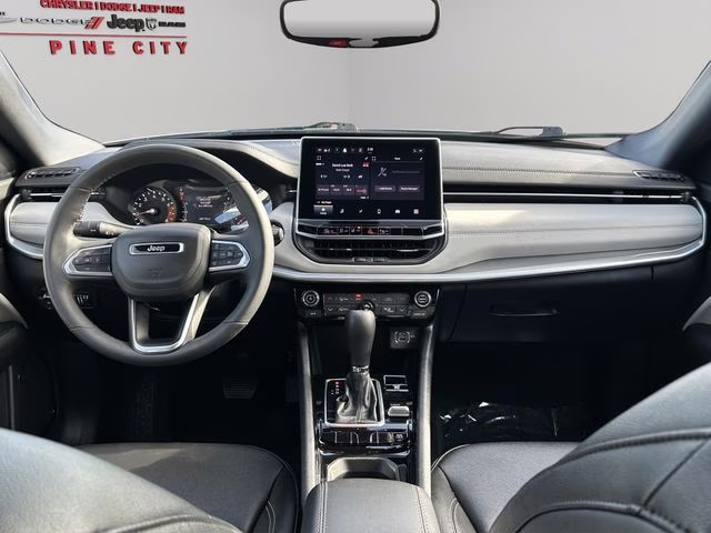 2025 Silver Zynith Metallic Clearcoat Jeep Compass Limited 4X4 SUV