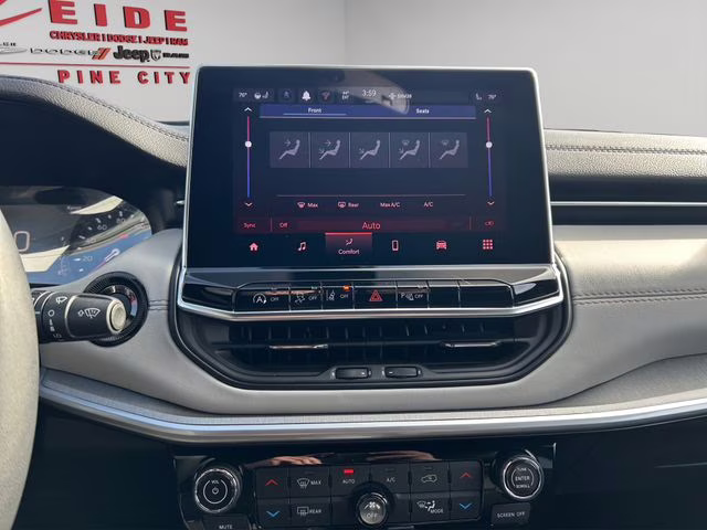 2025 Silver Zynith Metallic Clearcoat Jeep Compass Limited 4X4 SUV