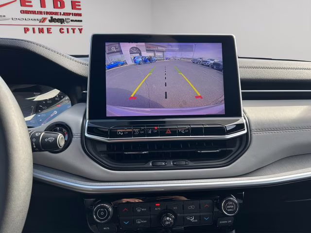 2025 Silver Zynith Metallic Clearcoat Jeep Compass Limited 4X4 SUV