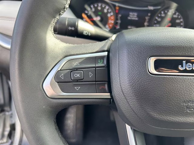 2025 Silver Zynith Metallic Clearcoat Jeep Compass Limited 4X4 SUV