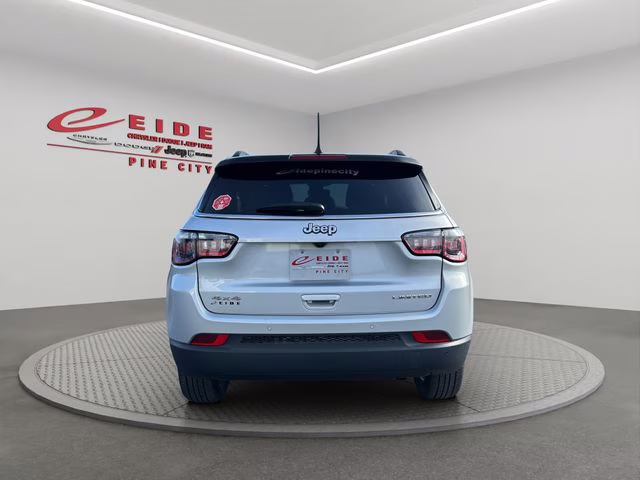 2025 Silver Zynith Metallic Clearcoat Jeep Compass Limited 4X4 SUV