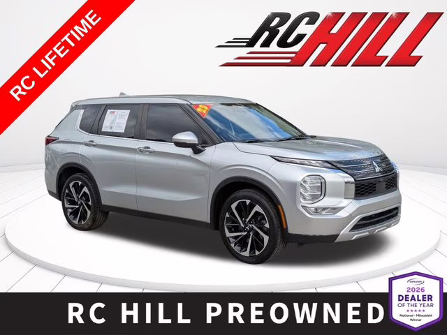 2023 Silver Mitsubishi Outlander SE Special Edition FWD SUV