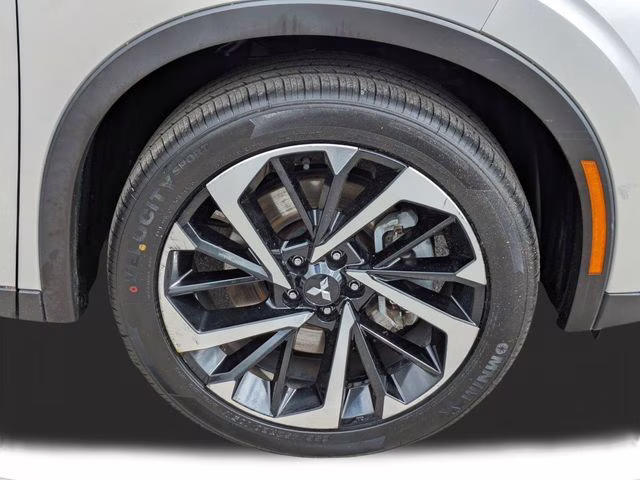 2023 Silver Mitsubishi Outlander SE Special Edition FWD SUV