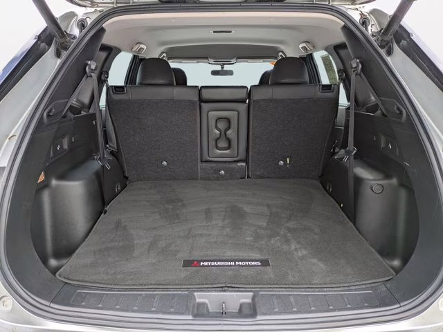 2023 Silver Mitsubishi Outlander SE Special Edition FWD SUV