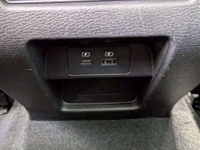 2023 Silver Mitsubishi Outlander SE Special Edition FWD SUV