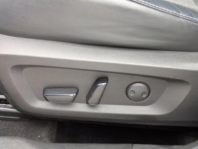 2023 Silver Mitsubishi Outlander SE Special Edition FWD SUV