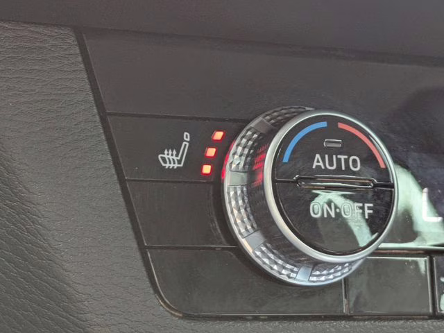 2023 Silver Mitsubishi Outlander SE Special Edition FWD SUV