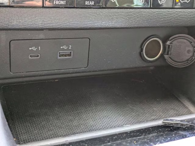 2023 Silver Mitsubishi Outlander SE Special Edition FWD SUV