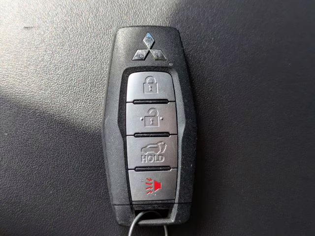 2023 Silver Mitsubishi Outlander SE Special Edition FWD SUV