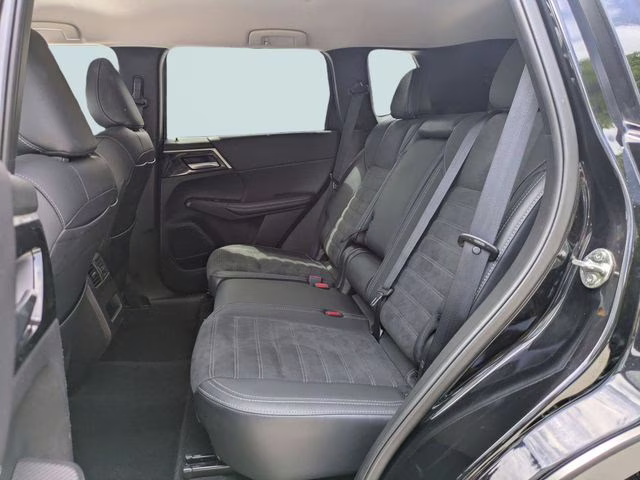 2024 Gray Mitsubishi Outlander SE FWD SUV