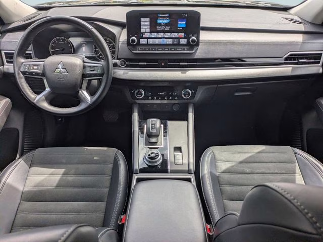 2024 Gray Mitsubishi Outlander SE FWD SUV