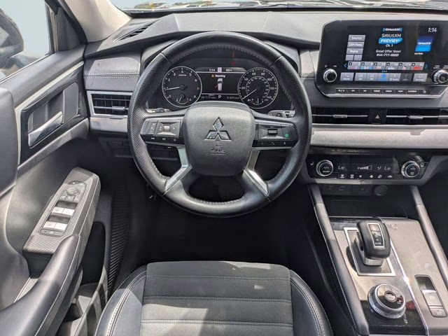 2024 Gray Mitsubishi Outlander SE FWD SUV