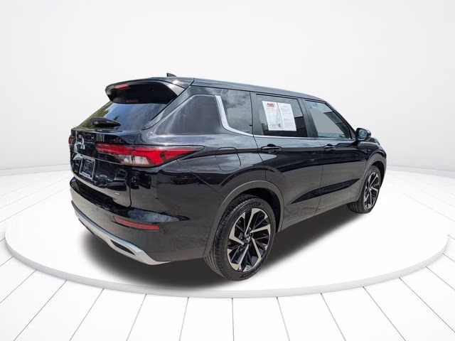 2024 Gray Mitsubishi Outlander SE FWD SUV