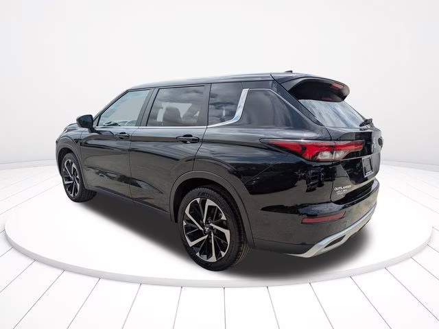 2024 Gray Mitsubishi Outlander SE FWD SUV