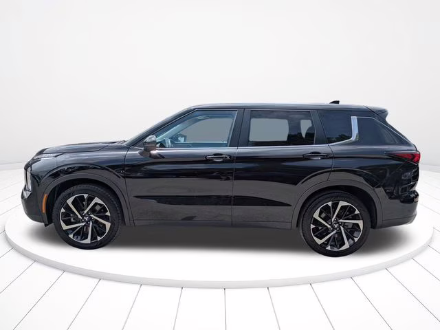 2024 Gray Mitsubishi Outlander SE FWD SUV