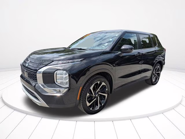 2024 Gray Mitsubishi Outlander SE FWD SUV