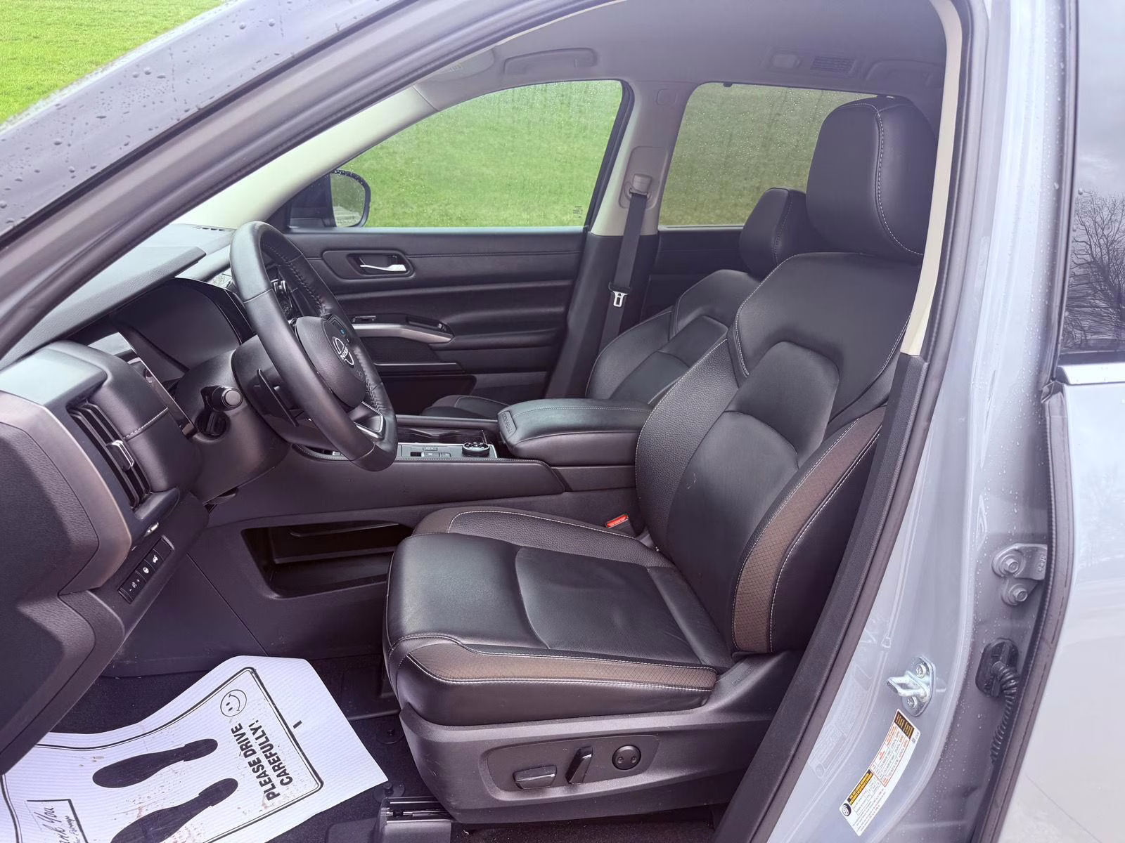 2024 Solid Gray/Super Black Nissan Pathfinder SL 4X4 SUV