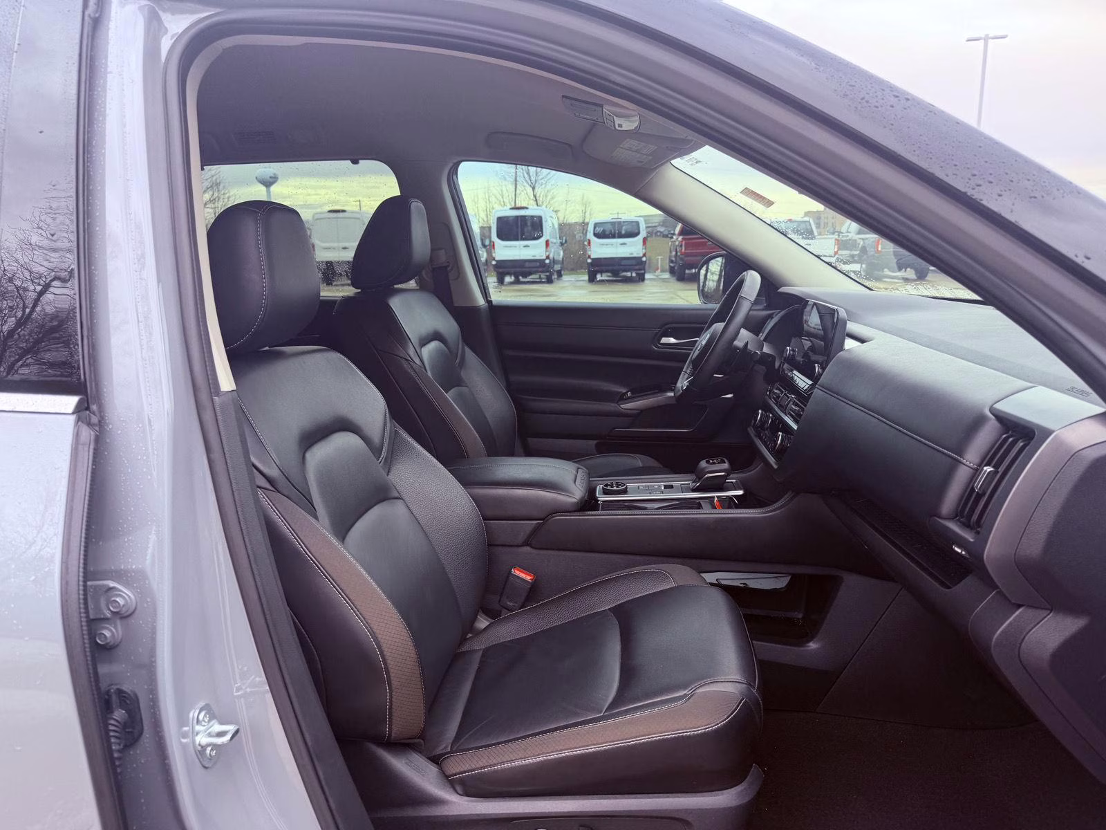 2024 Solid Gray/Super Black Nissan Pathfinder SL 4X4 SUV