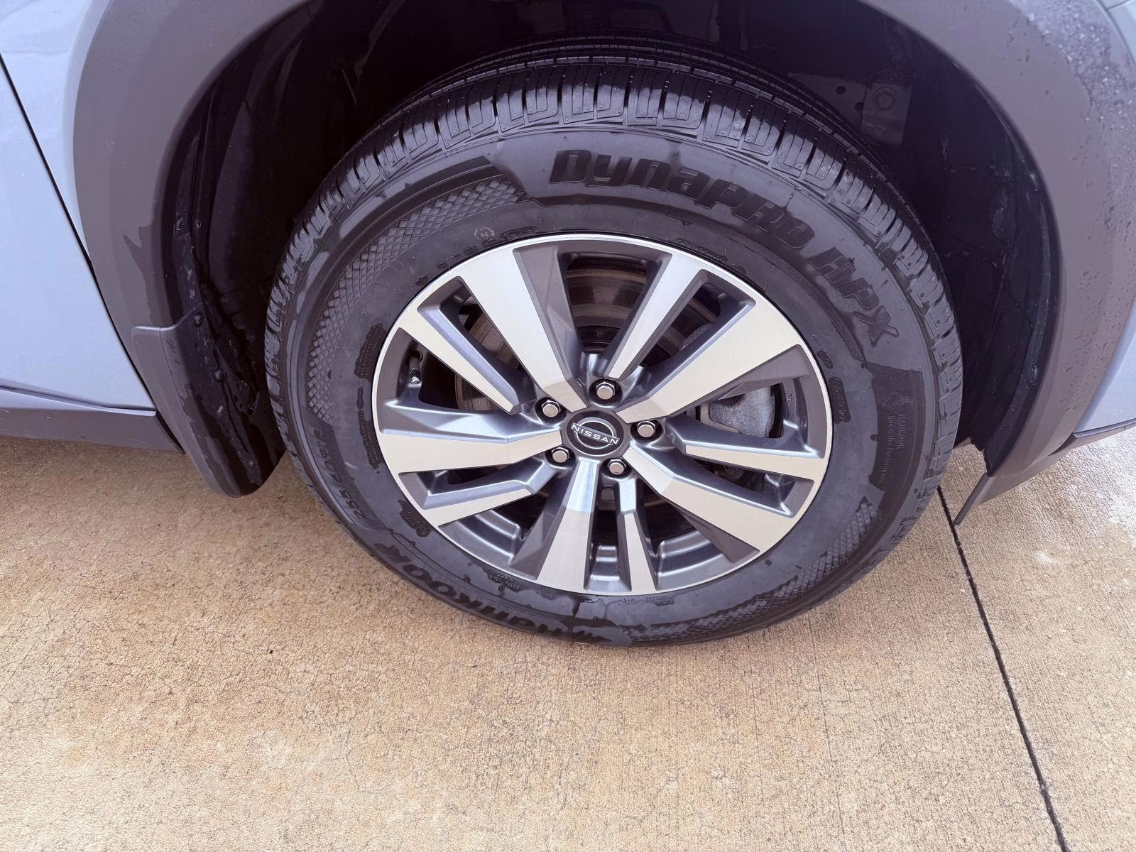 2024 Solid Gray/Super Black Nissan Pathfinder SL 4X4 SUV