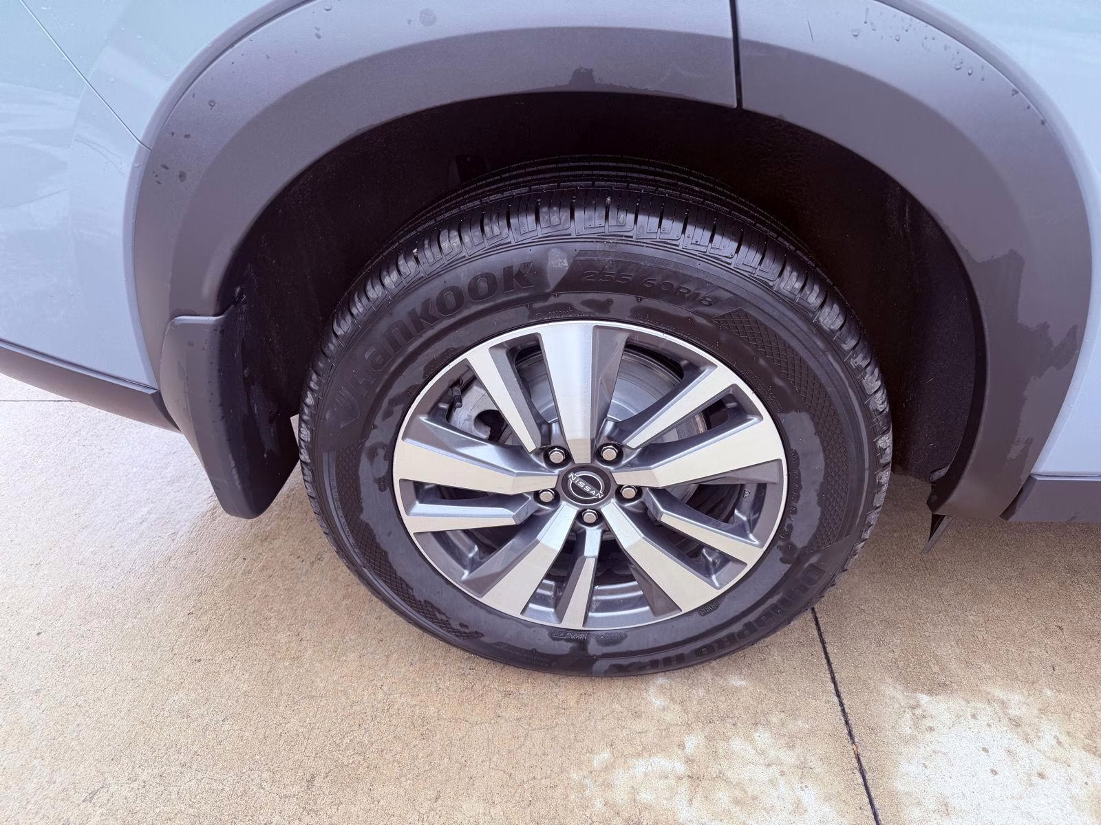 2024 Solid Gray/Super Black Nissan Pathfinder SL 4X4 SUV