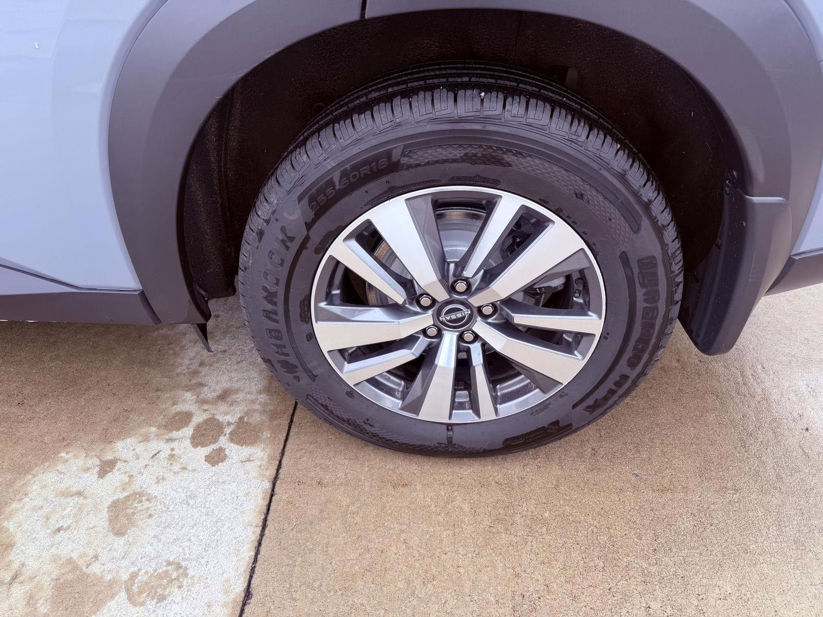 2024 Solid Gray/Super Black Nissan Pathfinder SL 4X4 SUV